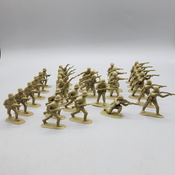 Army Men Plastic Soldiers Aquarium Terrarium Decor 29 Pieces - Picture 1 of 5